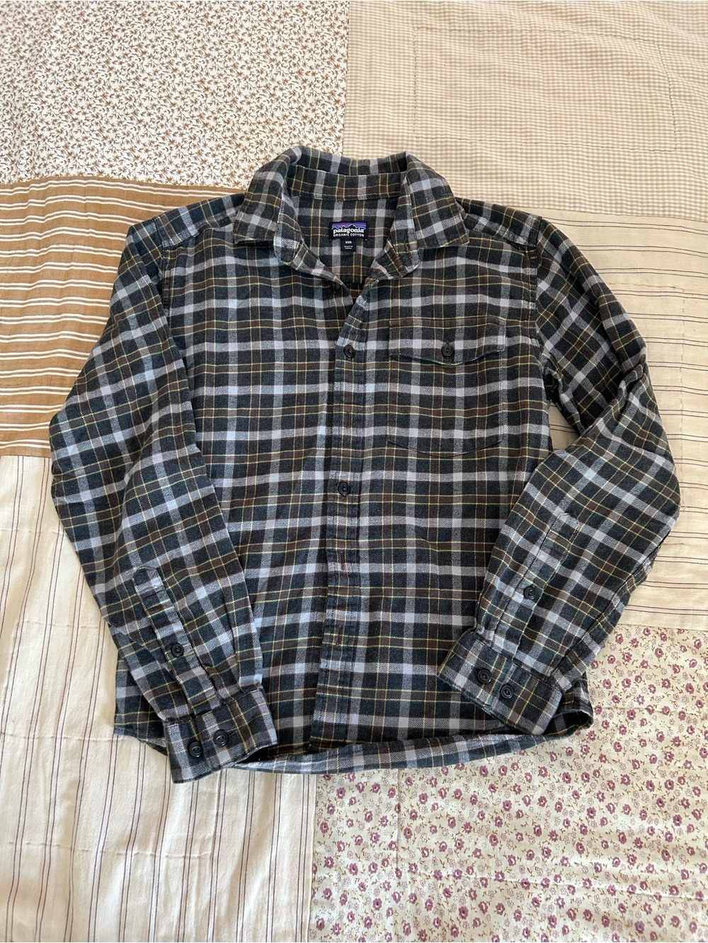 Women’s 100% cotton plaid Patagonia flannel button down size xxs